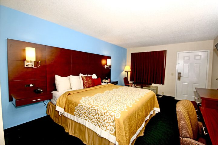 Room 26 of 40