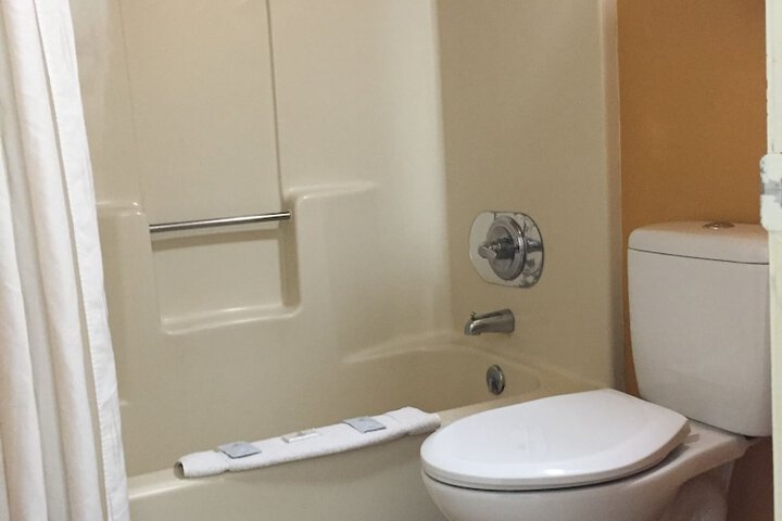 Room 10 of 33