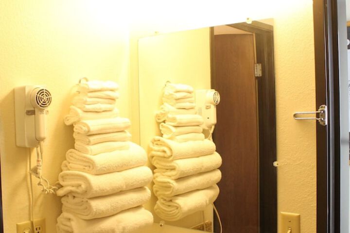 Room 8 of 12