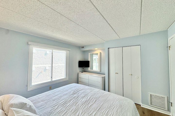 Room 12 of 14