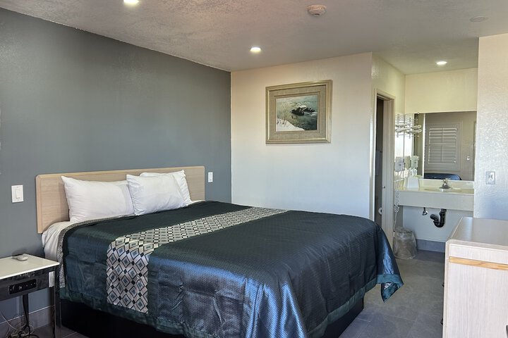 California Inn & Suites Adelanto US 395