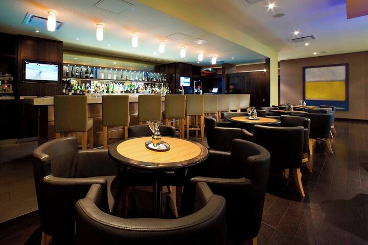 Lounge 44 of 48
