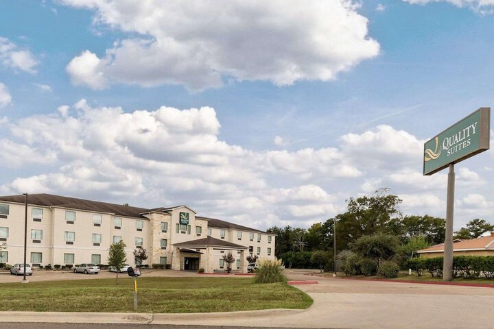 Quality Suites Huntsville Near University
