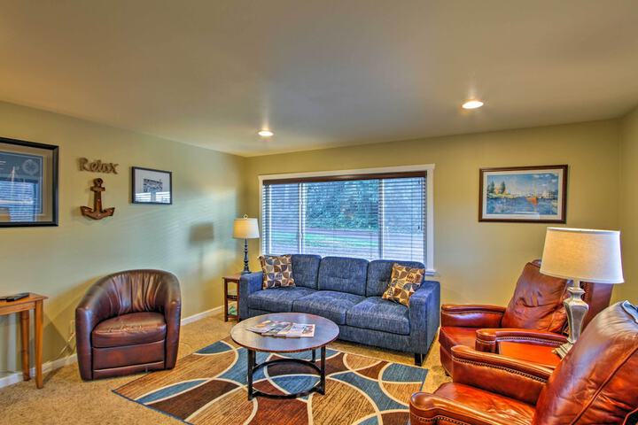 Peacock Hill Retreat on 1 Acre 1 Mi to Harbor