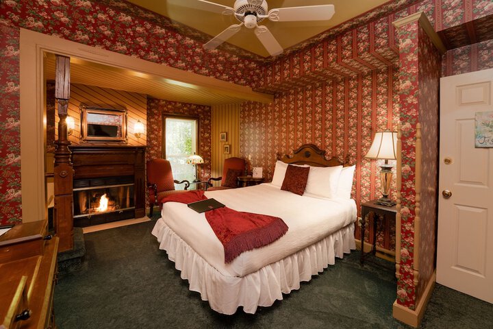Room 105 of 129