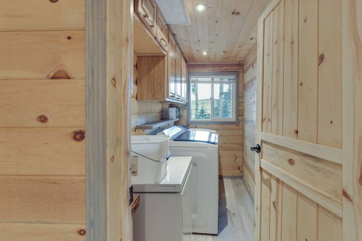 Mountain Views: Cabin in Fort Garland Near Hiking
