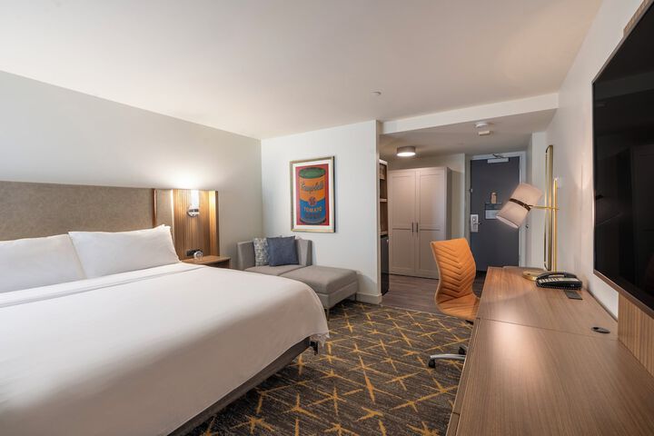 Room 45 of 77