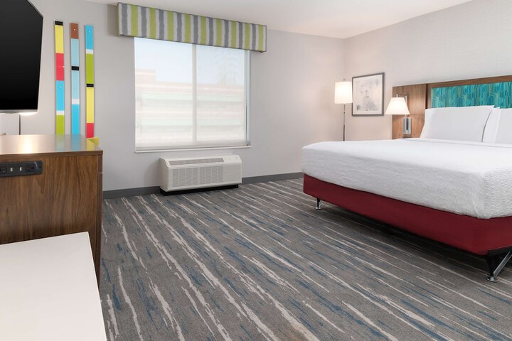 Room 32 of 51
