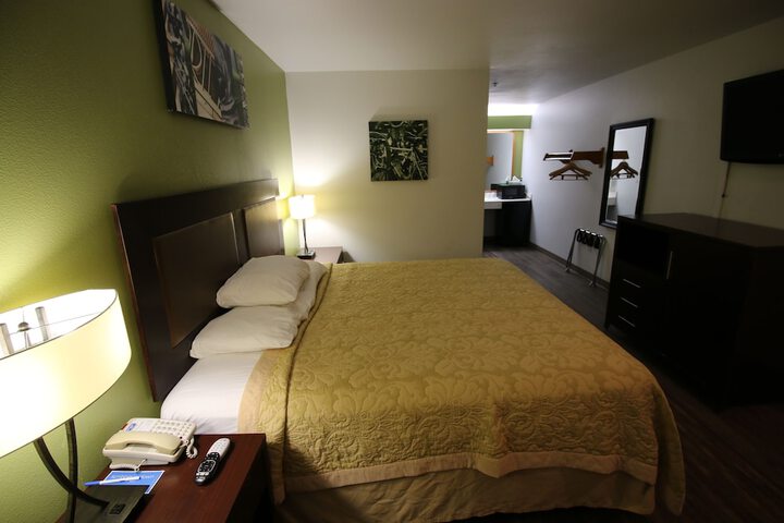 Room 17 of 24