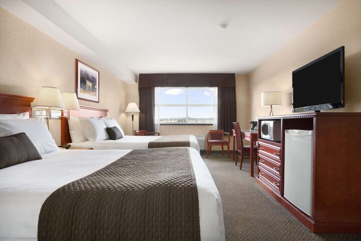 Days Inn & Suites by Wyndham Langley