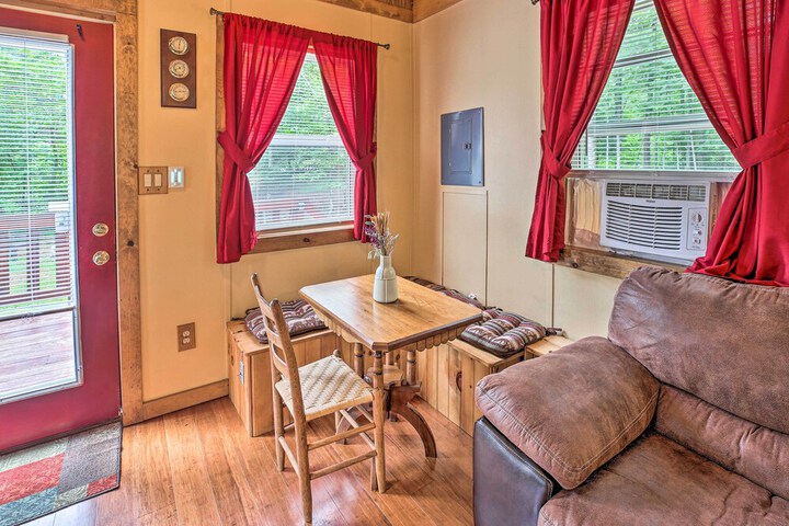 Off-the-grid Cabin Living in Red River Gorge!
