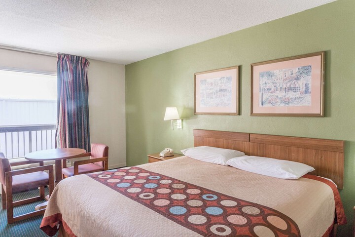 Room 32 of 53