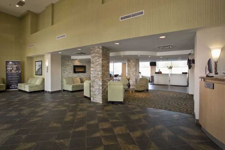 Oakes Hotel Overlooking the Falls