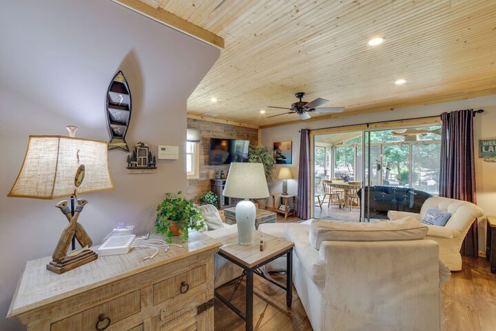 Lakefront Cottage w / Deck Near Indiana Beach!