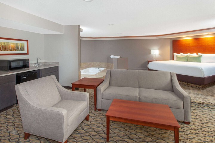 Wyndham Garden Fort Wayne