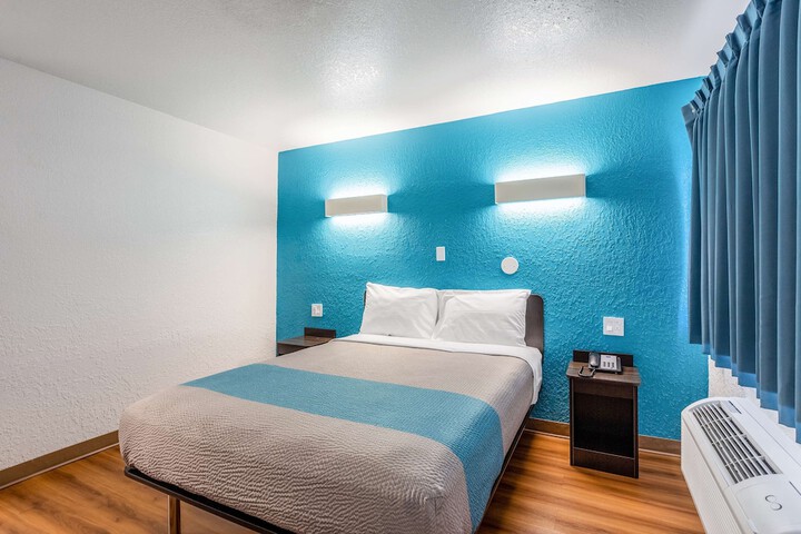 Room 13 of 29