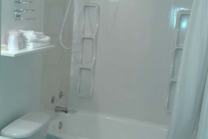 Room 4 of 10