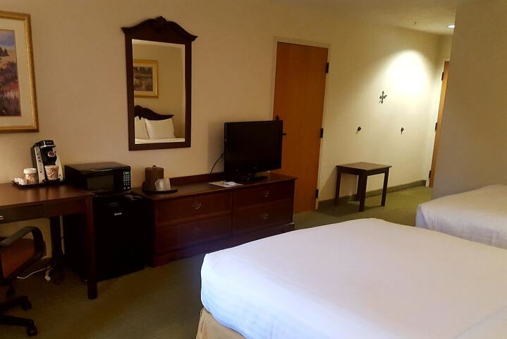 Room 8 of 18