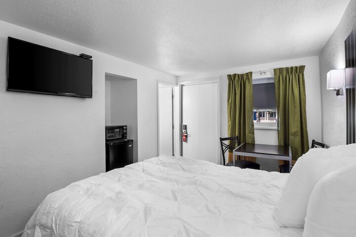Room 17 of 29