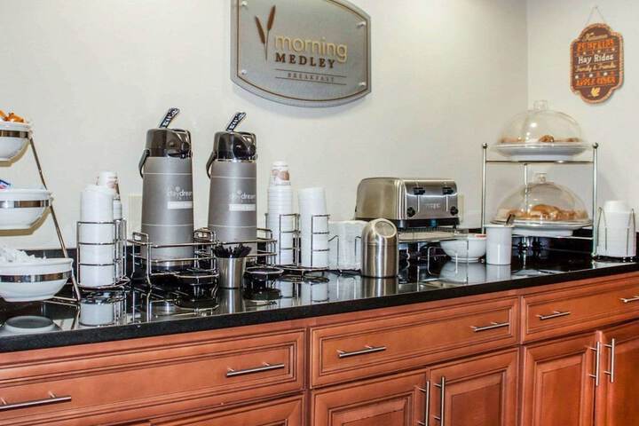 Breakfast/Coffee Service 30 of 32