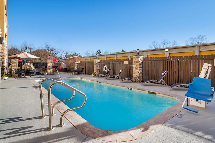 Best Western Plus Lake Jackson Inn & Suites