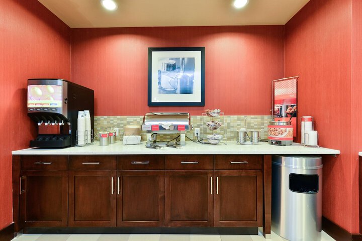 Hampton Inn Corning / Painted Post
