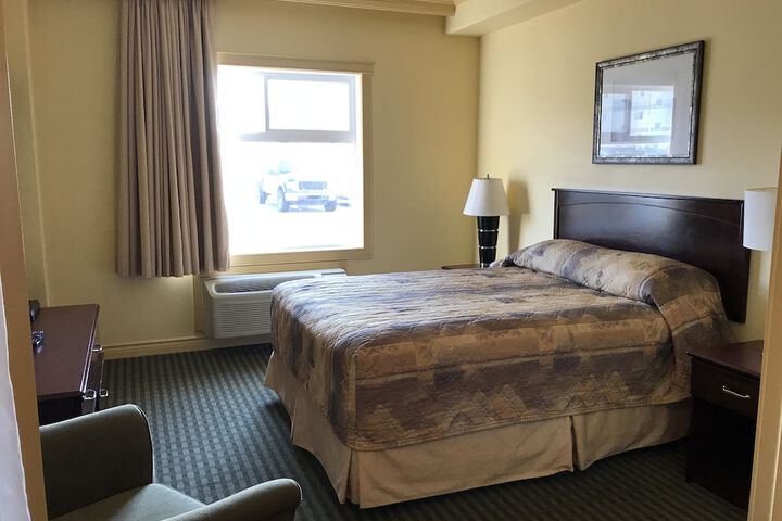 Room 11 of 28