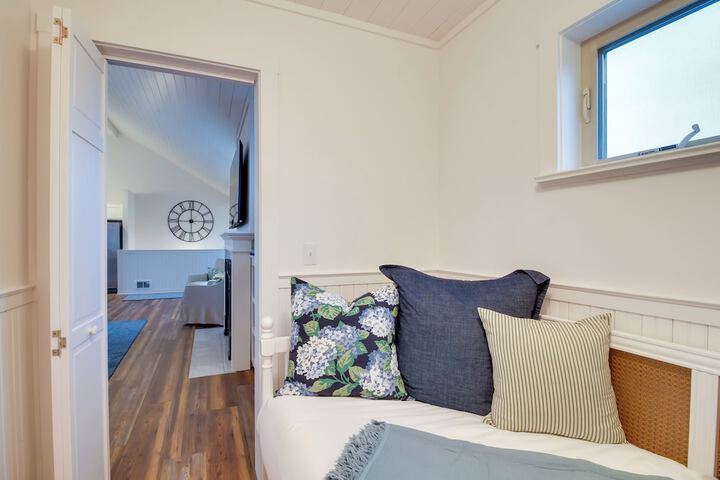 Scenic Bandon Vacation Rental w / Beach Access!