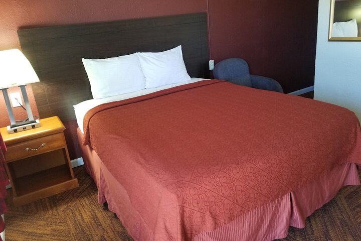 Room 33 of 65
