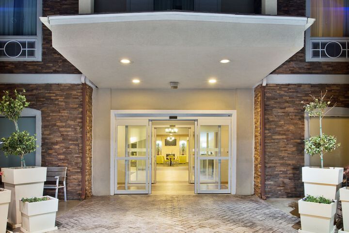 Holiday Inn Express Hotel & Suites Alvarado by IHG