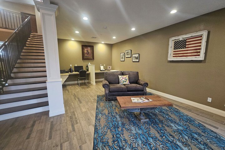 Heritage Place Hotel & Suites