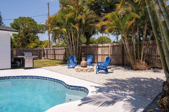 Heated Pool Close to St. Pete Tampa Pet Friendly