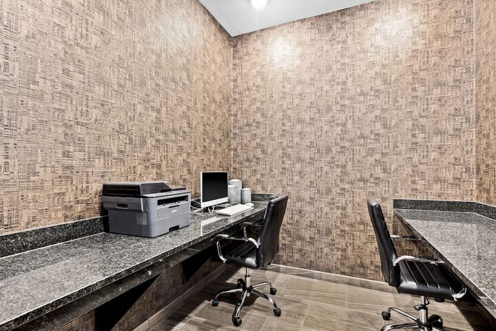 Business Center 51 of 55