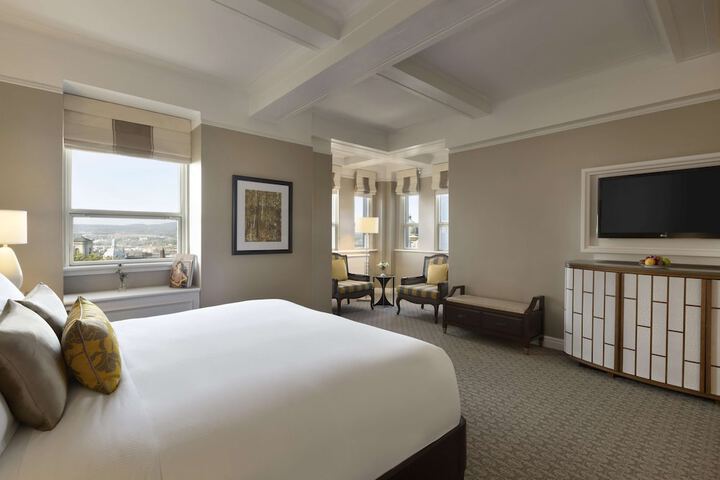 Room 42 of 165