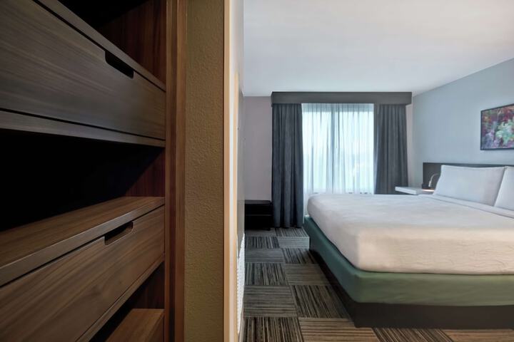Room 27 of 60