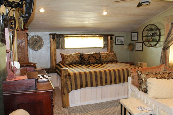 Room 30 of 41