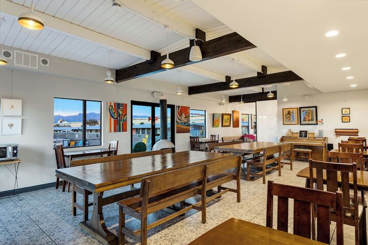 Hotel McCoy Tucson - Art Coffee, Beer, Wine