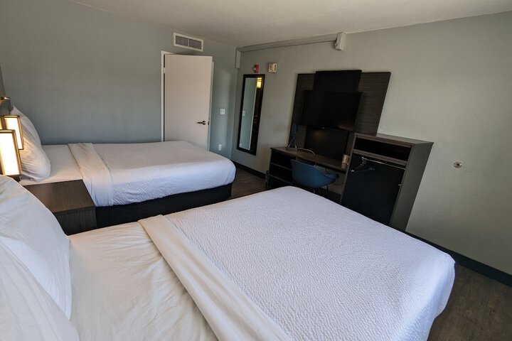 Room 28 of 64
