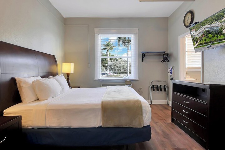 Crystal Bay Historic Hotel