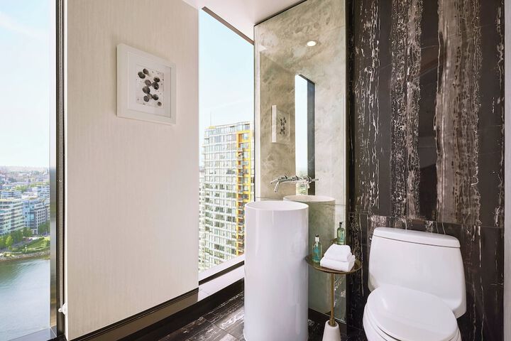 Room 63 of 118
