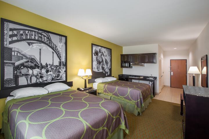 Room 10 of 14
