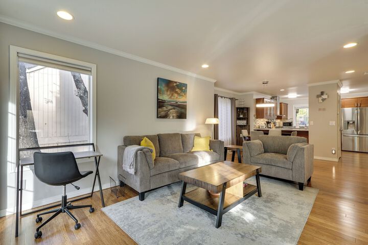 Lake Oswego Home w / Deck 9 Mi to Downtown Portland