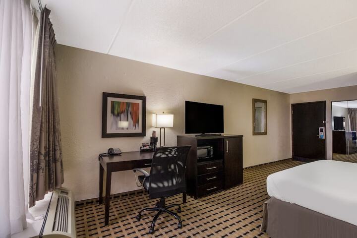 Clarion Pointe Lake Jackson - Clute