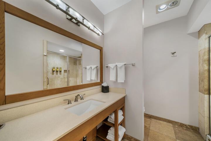 Best Western Plus Northwoods Inn