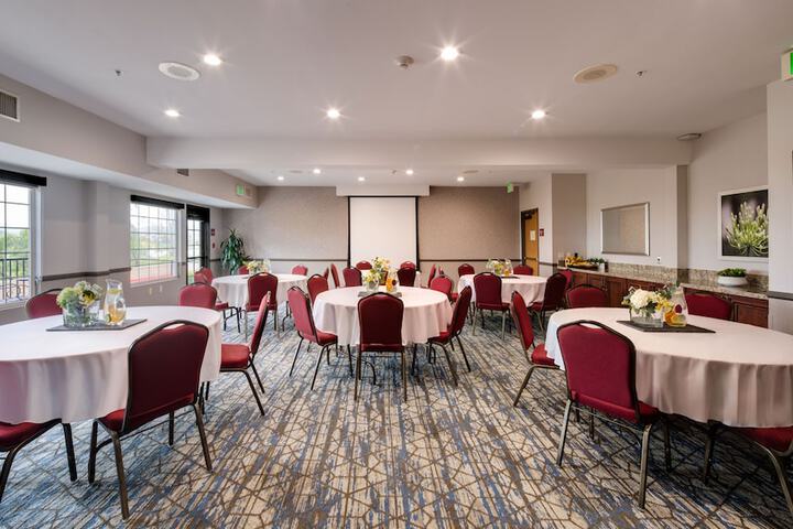 Ayres Suites Mission Viejo – Lake Forest