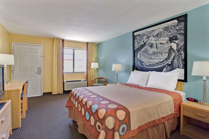 Room 16 of 19