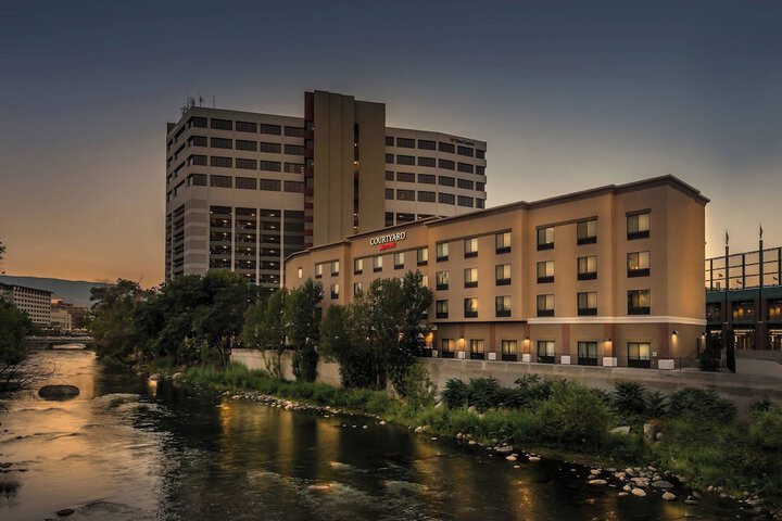 Courtyard Reno Downtown / Riverfront