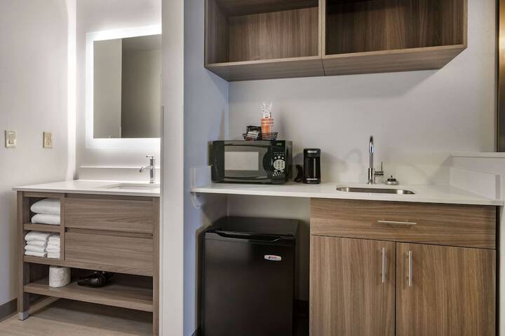 Room 10 of 42