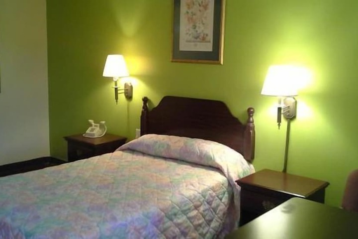 Room 19 of 37