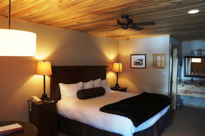 Room 35 of 70